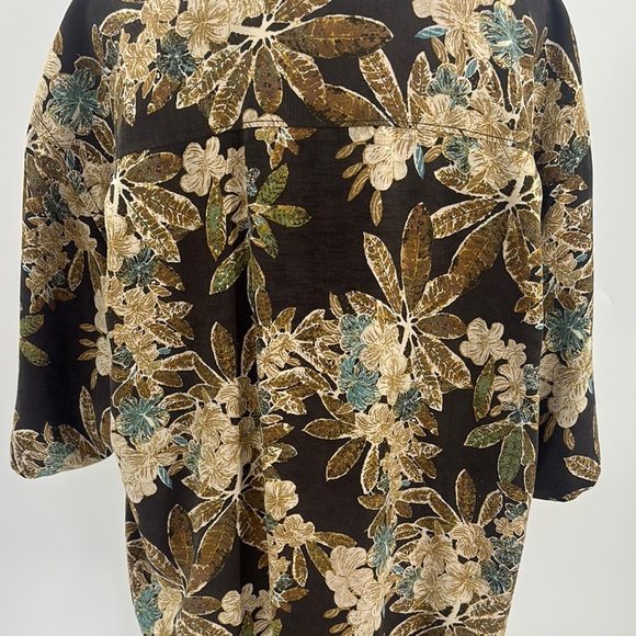 Tommy Bahama brown floral Hawaiian shirt size XL. Silk with coconut buttons - Picture 9 of 12